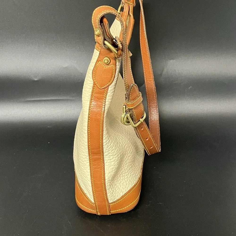 Donney & Bourke 90s Taupe W/ British Tan Trim Pebbled Leather Vtg Hobo Bag USA